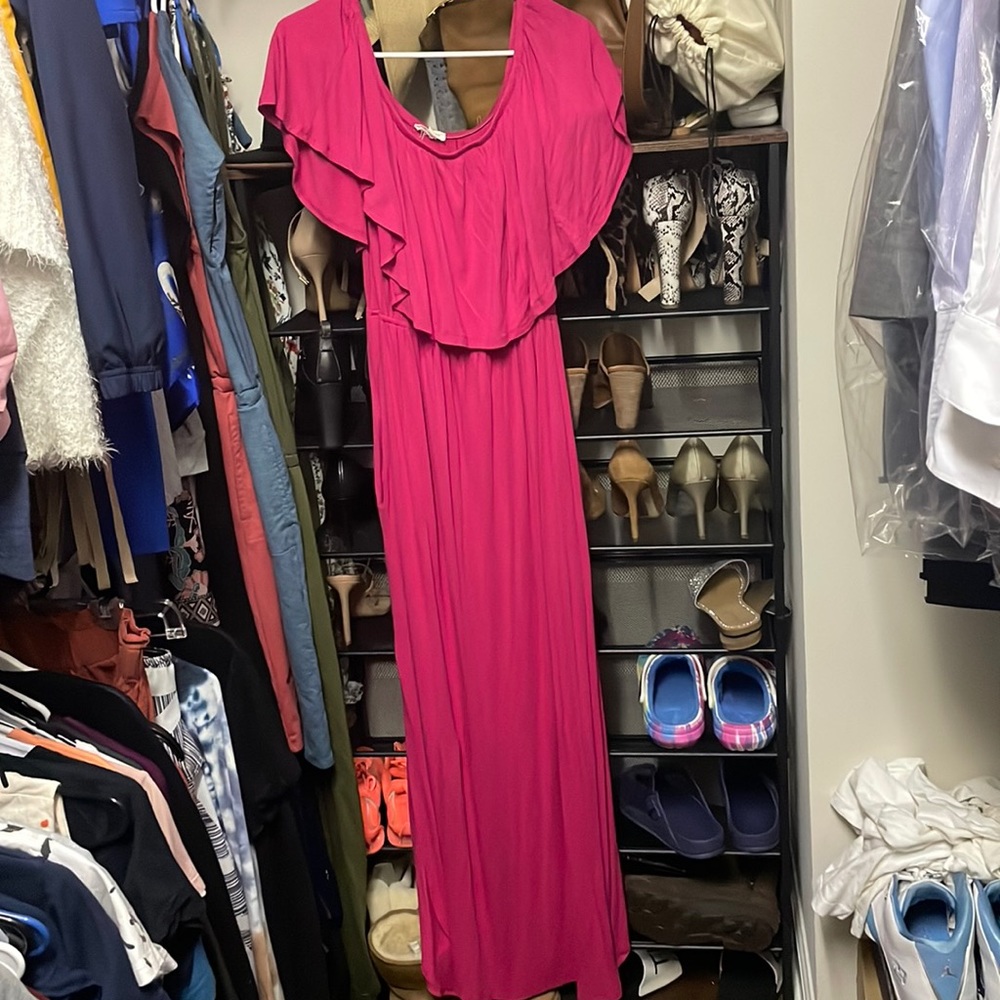 Fuschia off-shoulder maxi dress with pockets
